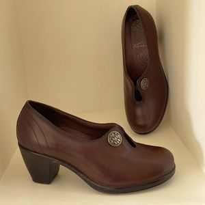 DANSKO BNWT Brown Leather Pumps with 2.5” Heel